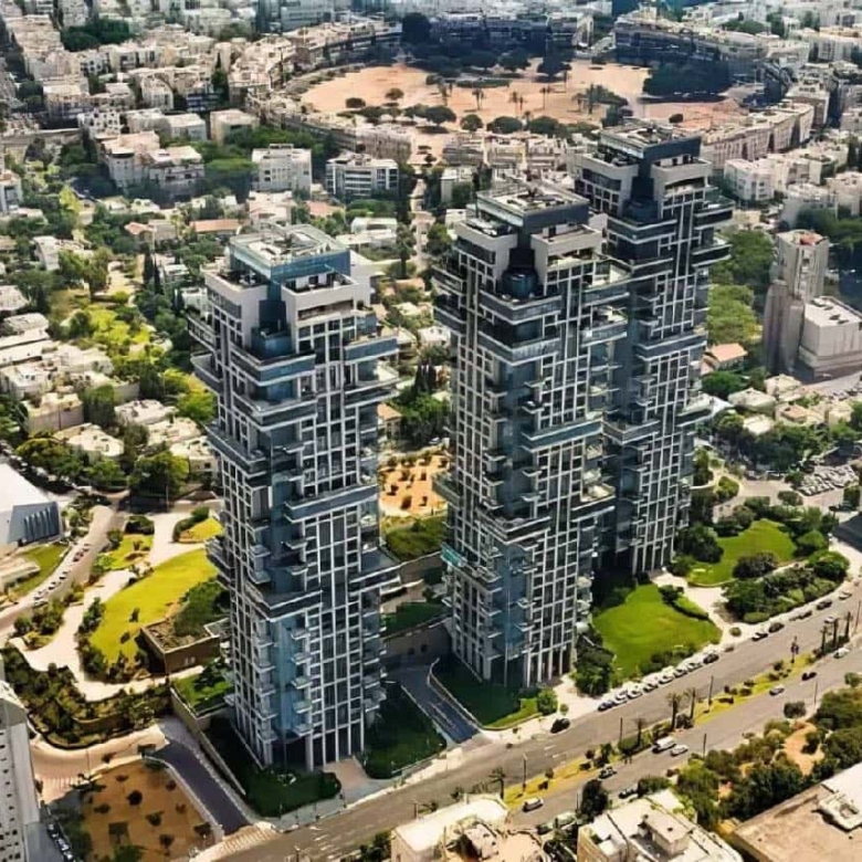 במגדלי אקירוב דירת 200 מ”ר + מרפסת