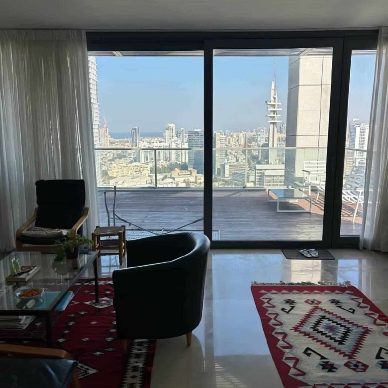 במתחם שרונה דירת 168 מ”ר + 40 מ”ר מרפסת