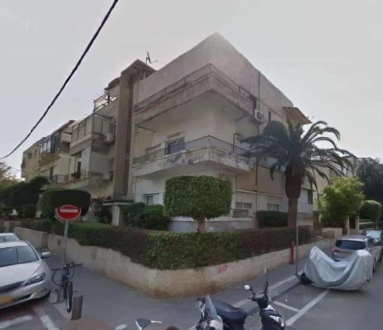 בניין-בשלמות-בכיכר-מסריק-2