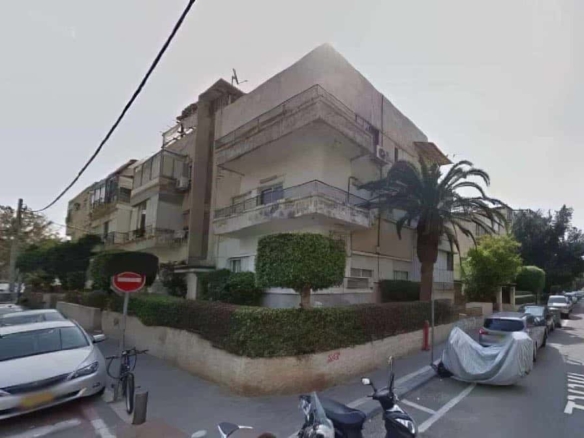 בניין-בשלמות-בכיכר-מסריק