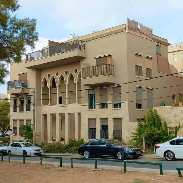 בשלמות על מידרחוב קדם – לים – בניין למכירה למגורים או מלון ביפו