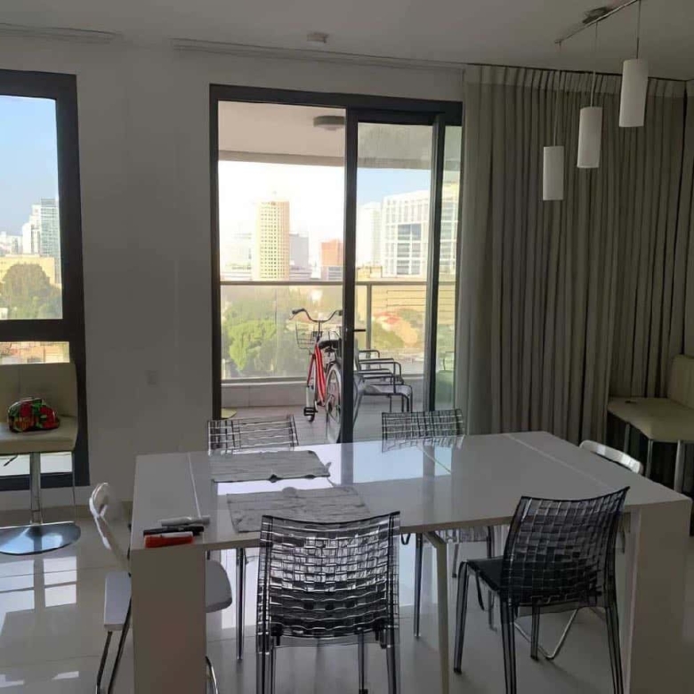 דירה להשכרה במתחם שרונה 120 מ”ר