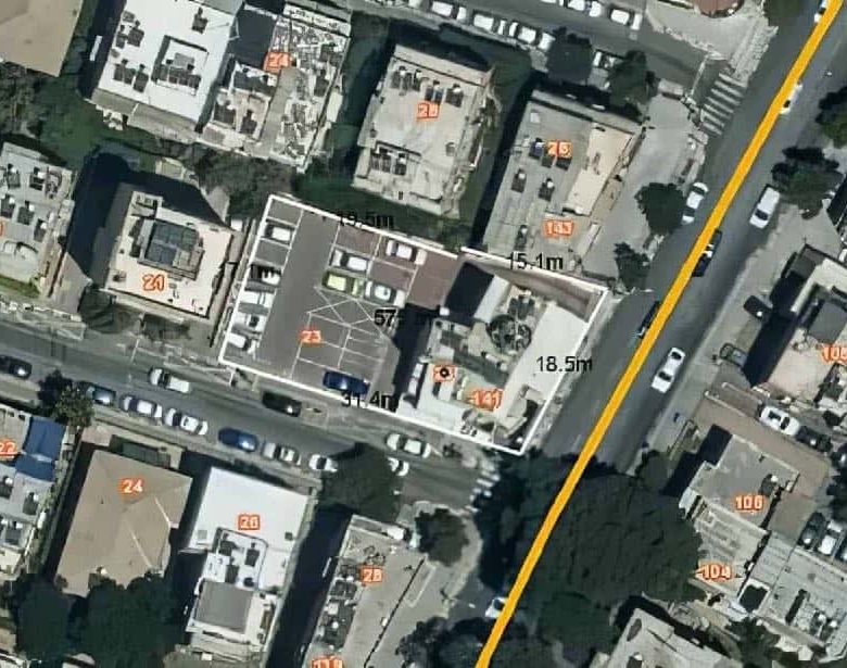 שני מגרשים באזור הבימה