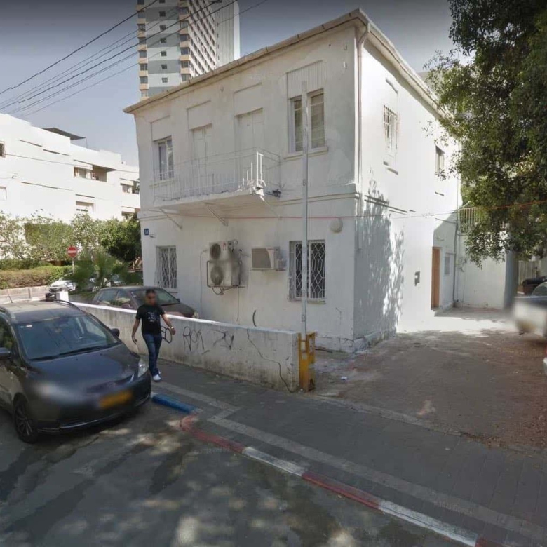 מגרש פינתי בקרבת בית כלל