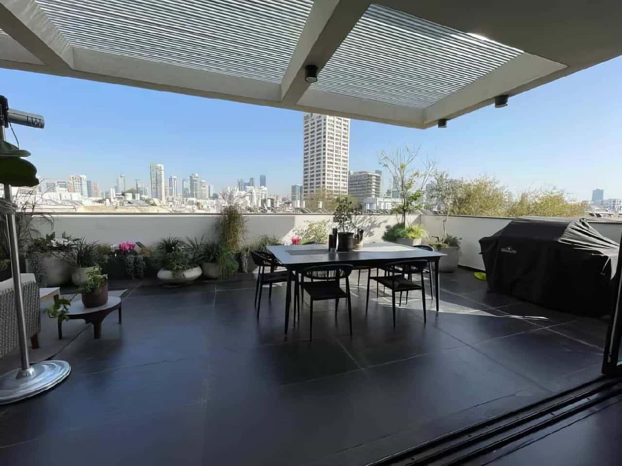 פנטהאוז-עם-בריכה-בשלמה-המלך-בצפון-הישן