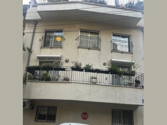 בניין למכירה בצפון הישן בקרבת הירקון