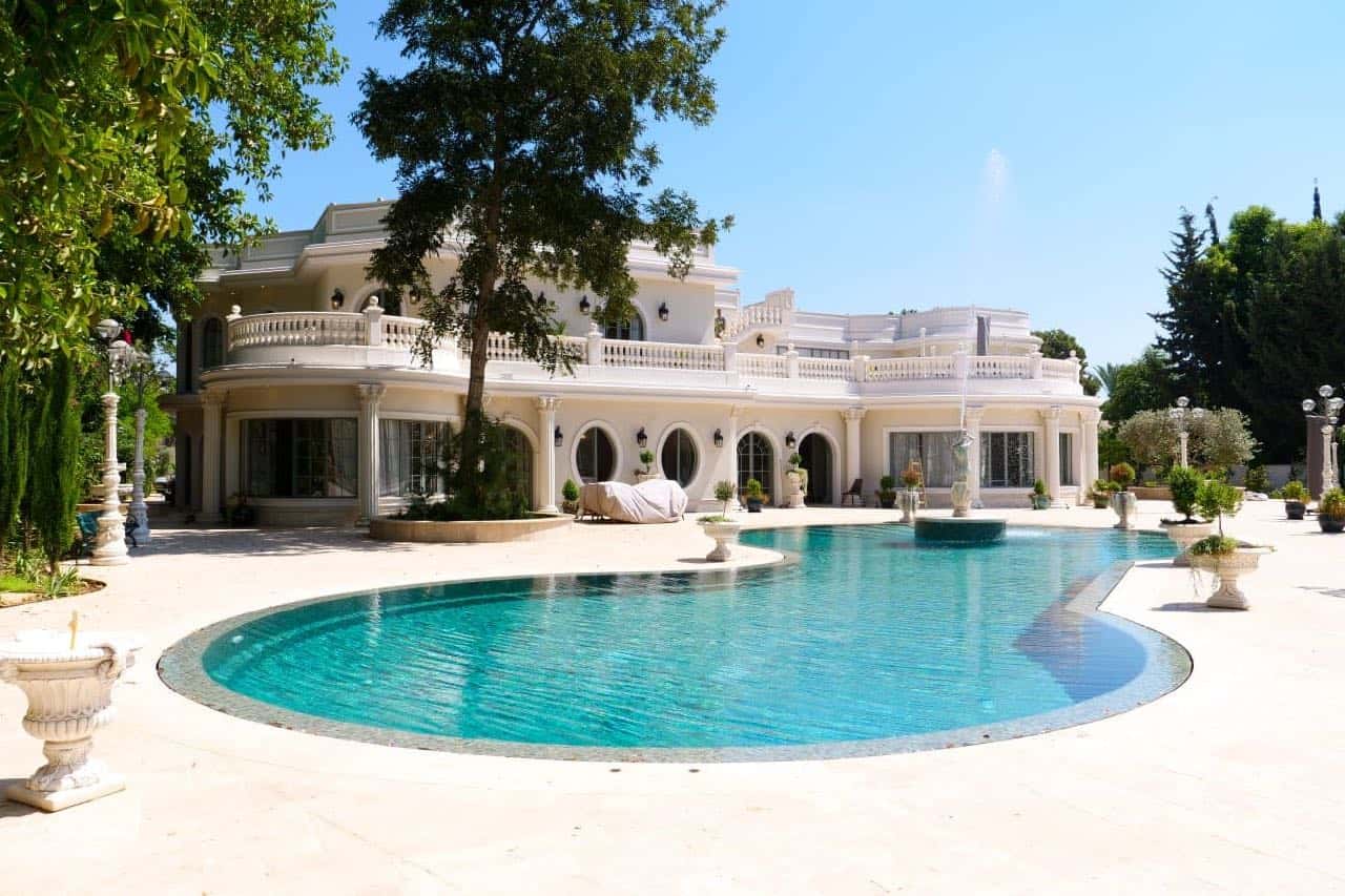 Furnished and equipped private house in Savyon