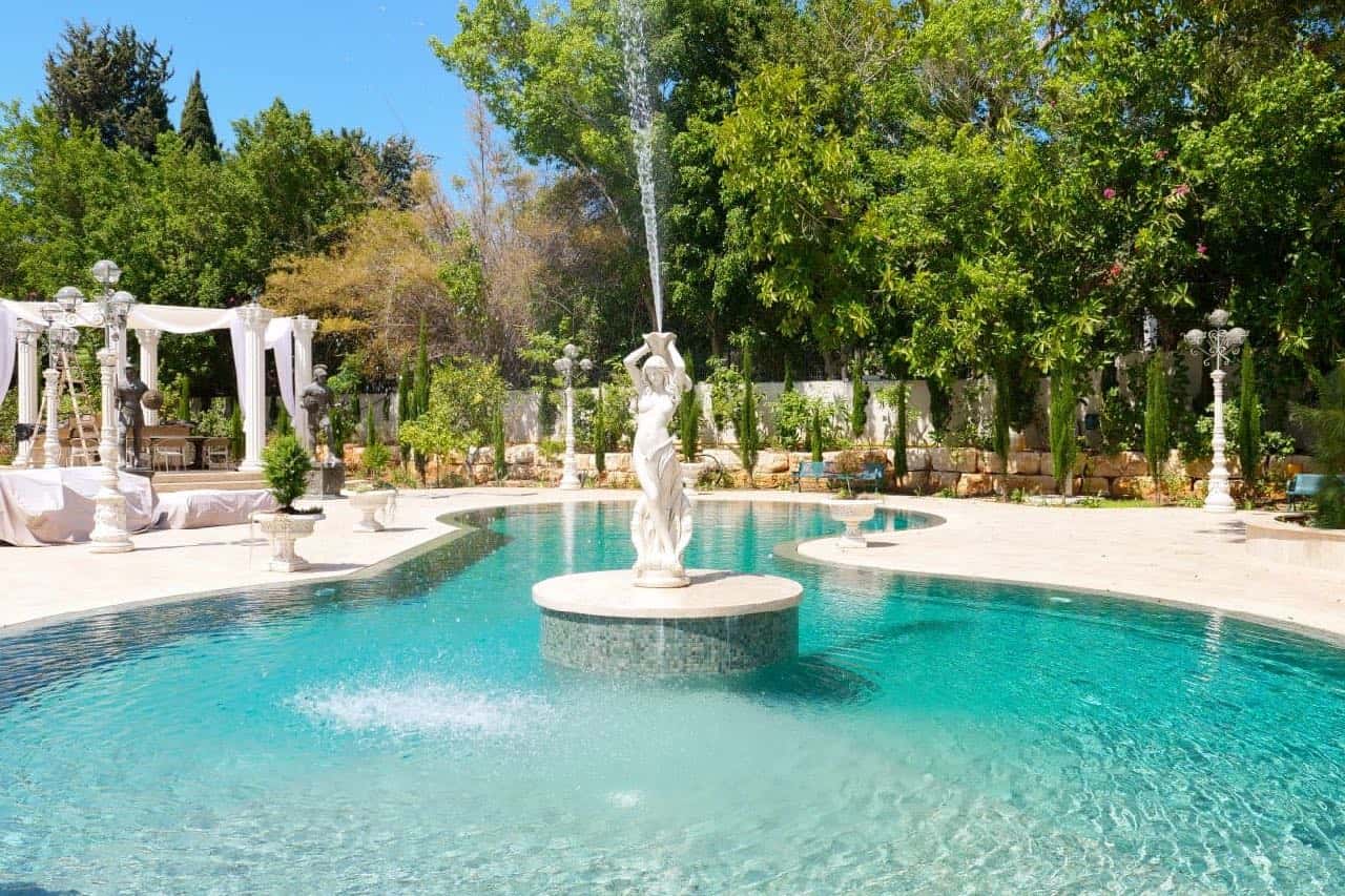 Furnished and equipped private house in Savyon