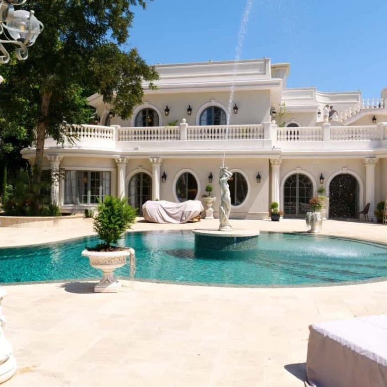Furnished and equipped private house in Savyon