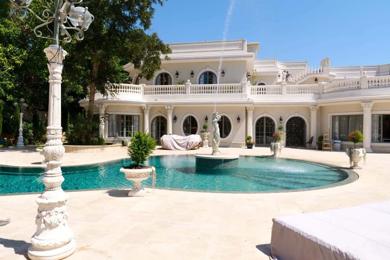 Furnished and equipped private house in Savyon