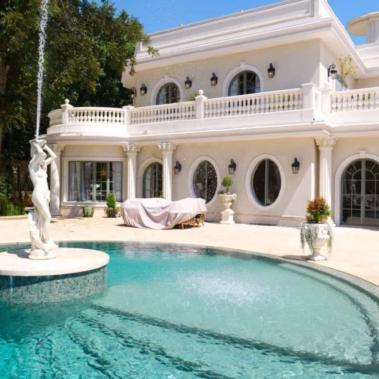 Furnished and equipped private house in Savyon