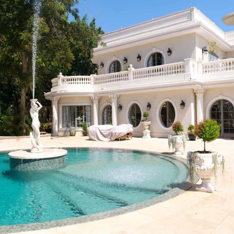 Furnished and equipped private house in Savyon
