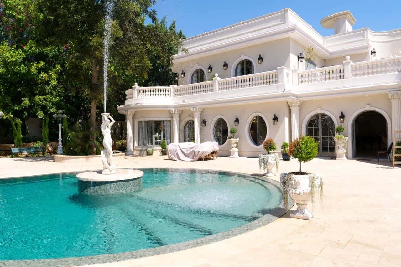 Furnished and equipped private house in Savyon