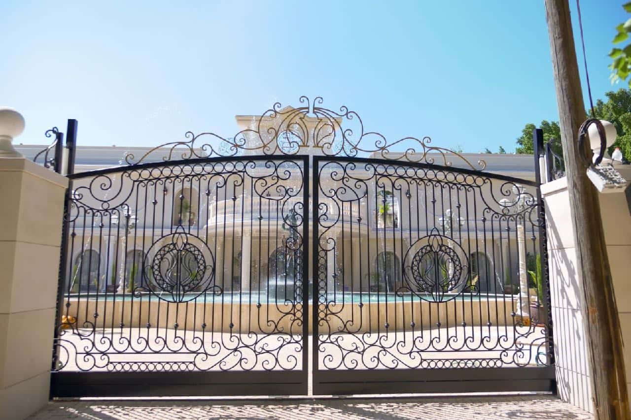 Furnished and equipped private house in Savyon