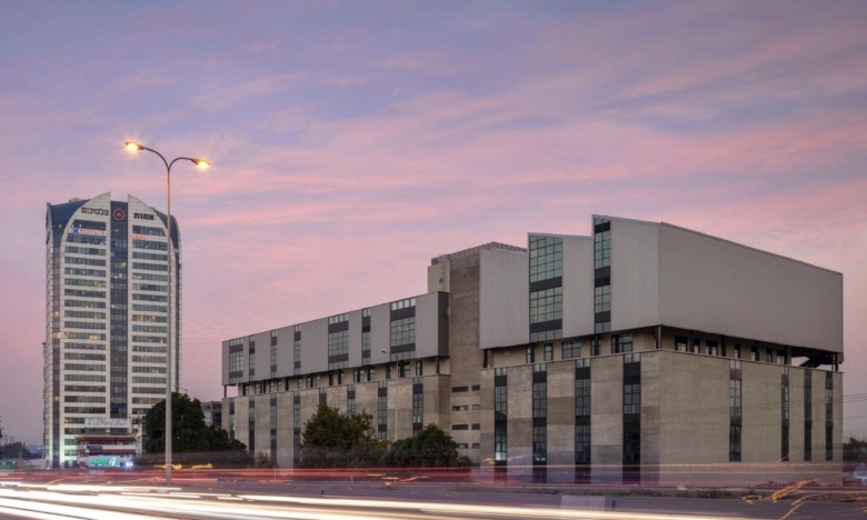 בנין משרדים למכירה בפתח תקוה (1)