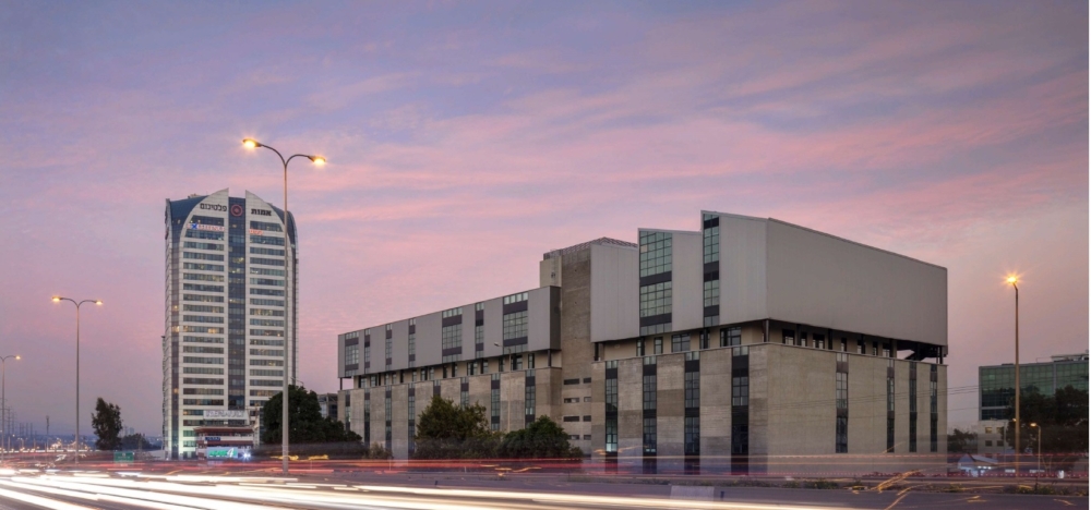 בנין משרדים למכירה בפתח תקוה (1)