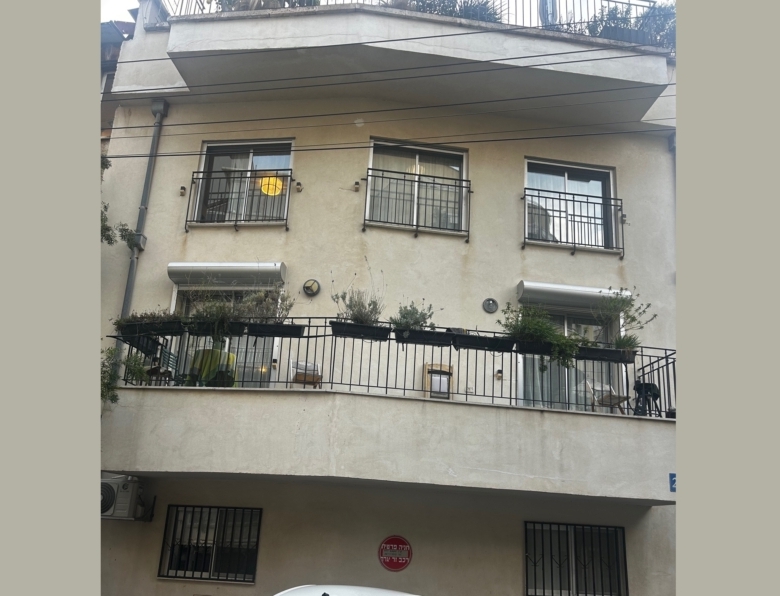 בניין למכירה בצפון הישן בקרבת הירקון