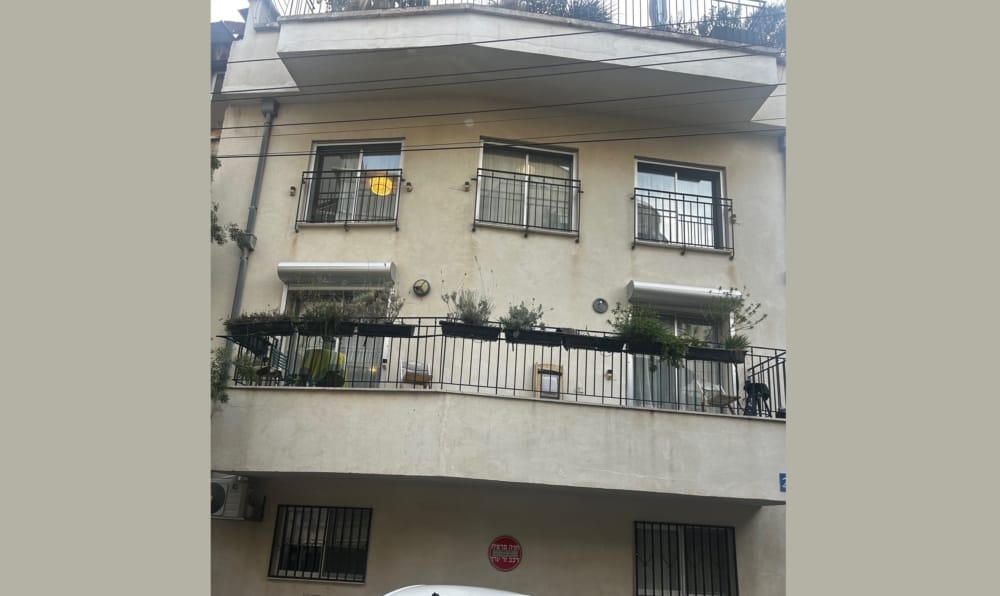 בניין למכירה בצפון הישן בקרבת הירקון